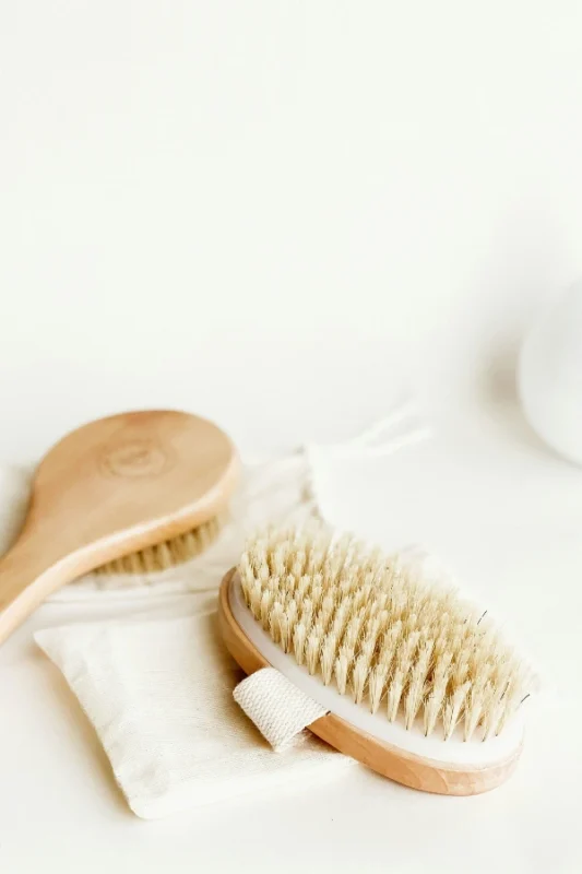 fundadores de belleza natural seleccionando ingredientes orgánicos